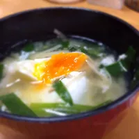 半熟玉子のお味噌汁|こばめぐさん