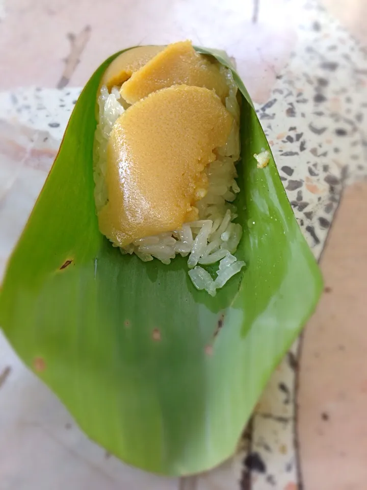 ข้าวเหนียวสังขยา ไฮไลท์อยู่ที่ packaging เขาไม่ใช้ไม่กลัดเลยแต่สามารถห่อได้สวย|didi kullawadeeさん