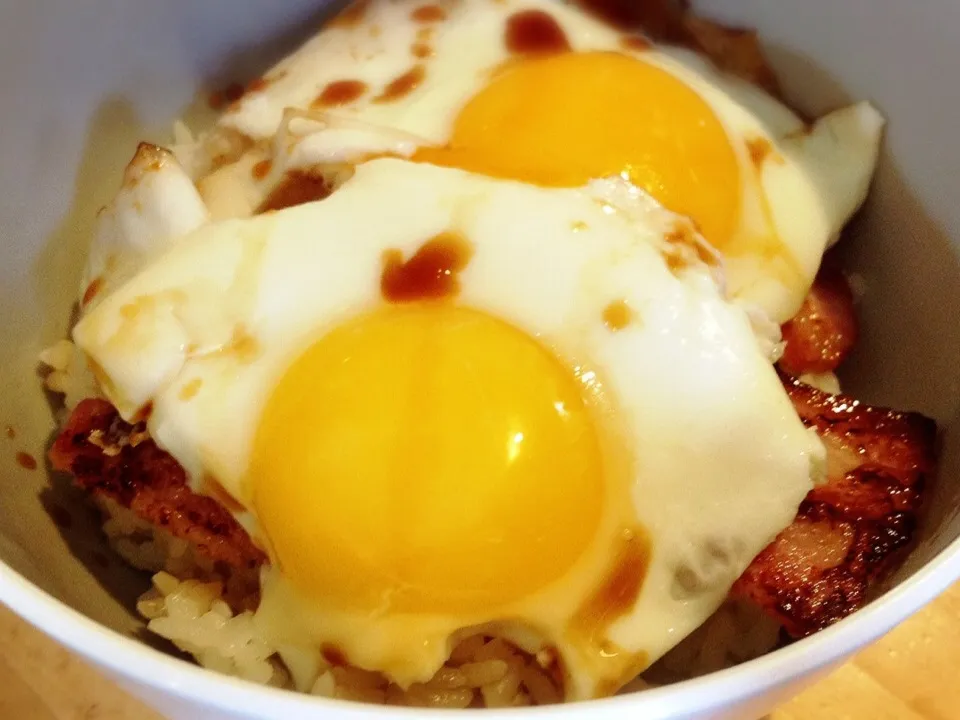 雪かきでヘロヘロ…で、ベーコンエッグ丼😁🍺|ジイジさん