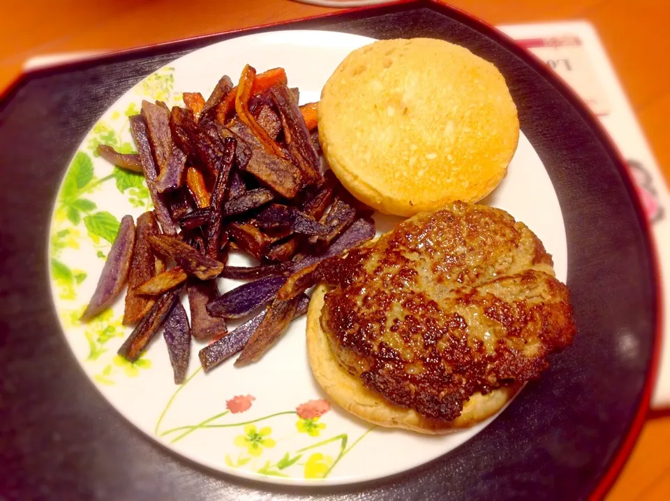 purple fries and panko burger|Bethany M. Longさん