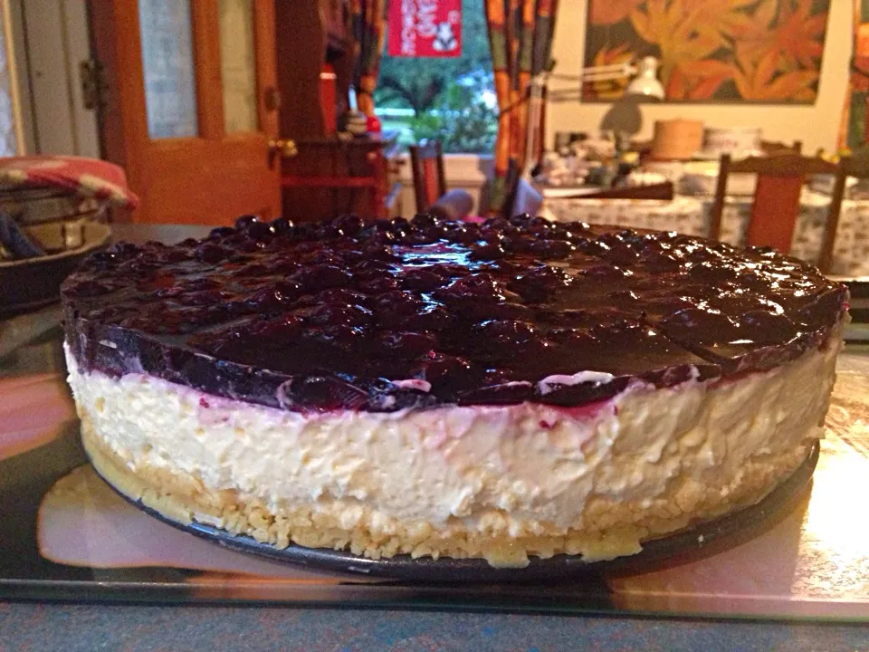 Blueberry cheesecake with coconut crust|Miriam Hughesさん