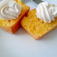 Snapdishの料理写真:オレンジジジュースのブレッド　OJ bread w/ cream on the side|Noriko  Fukudaさん