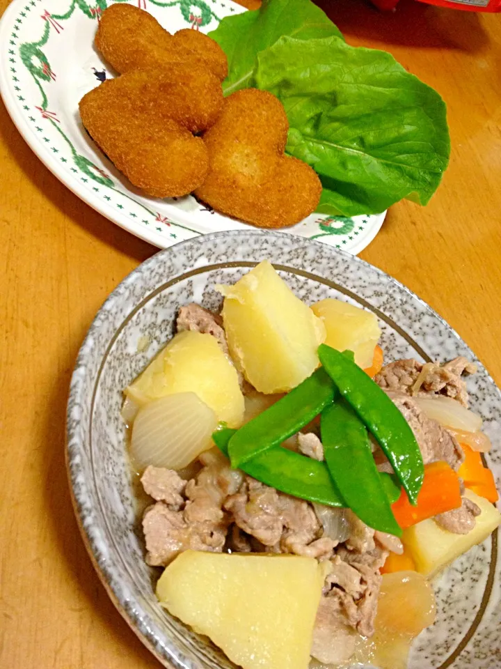 Snapdishの料理写真:肉じゃがとハートコロッケ|おしおさん