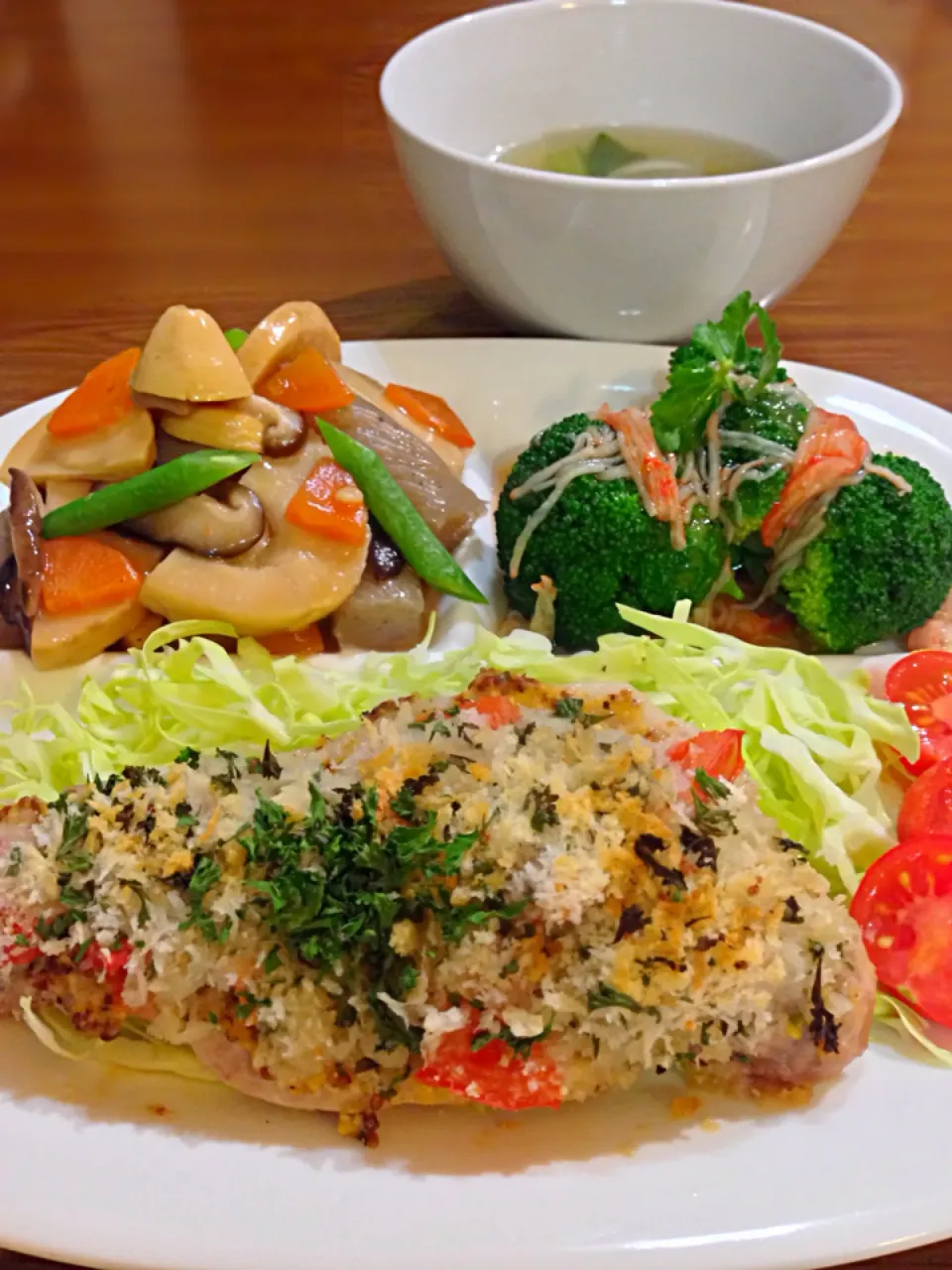 ⭐️豚肉のマスタードパン粉焼き ⭐️ねじり糸こんにゃくとタケノコの中華煮 ⭐️ブロッコリーのカニカマ餡掛け ⭐️蕪と小松菜のスープ|よっちぃさん