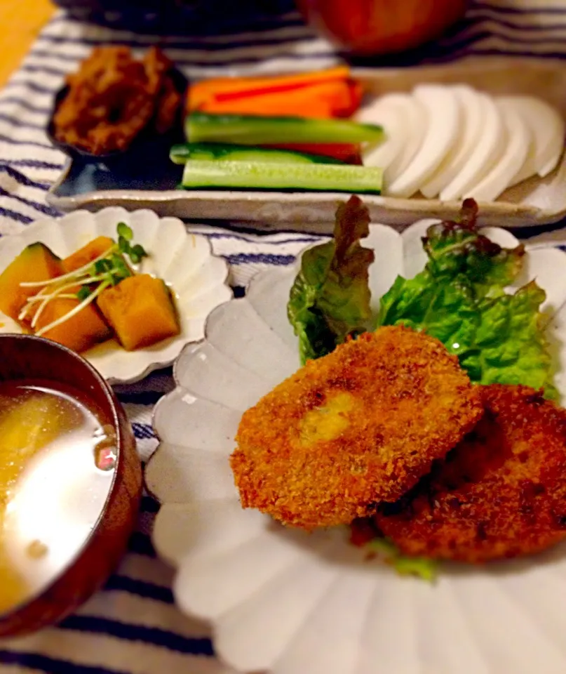 コロッケ、かぼちゃの煮付け、生野菜と肉味噌|なななさん