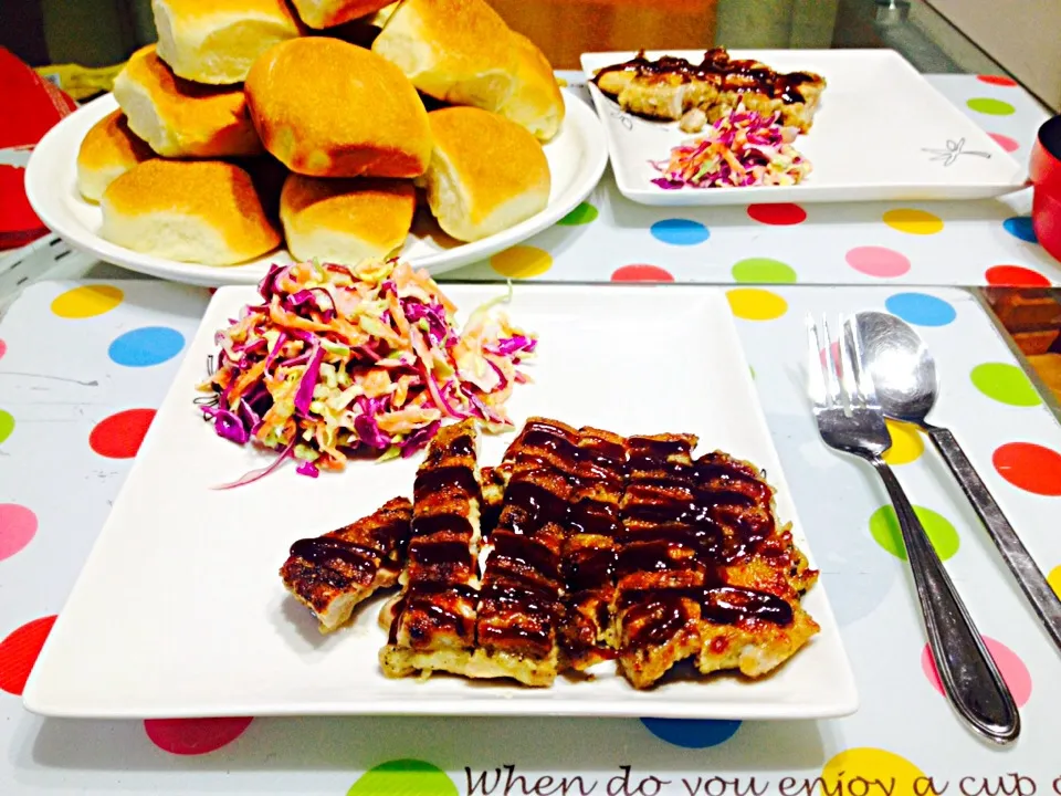 Snapdishの料理写真:Grill chicken,dinner roll and coleslaw salad|kelly ighiriaroさん