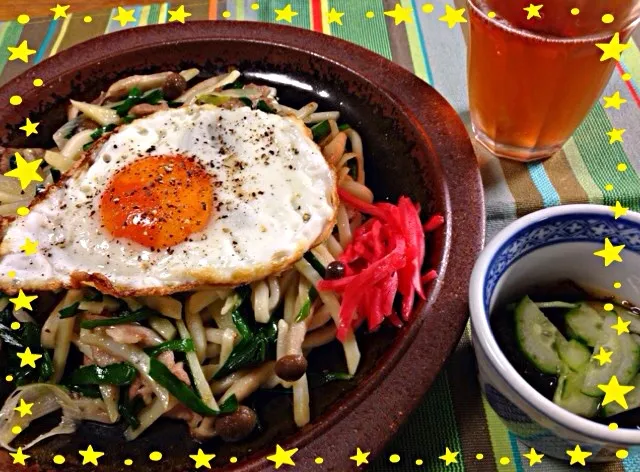 Snapdishの料理写真:長ネギとニラと千切りジャガイモの塩味うどん。もずく酢。2014.02.09|ラパンママさん