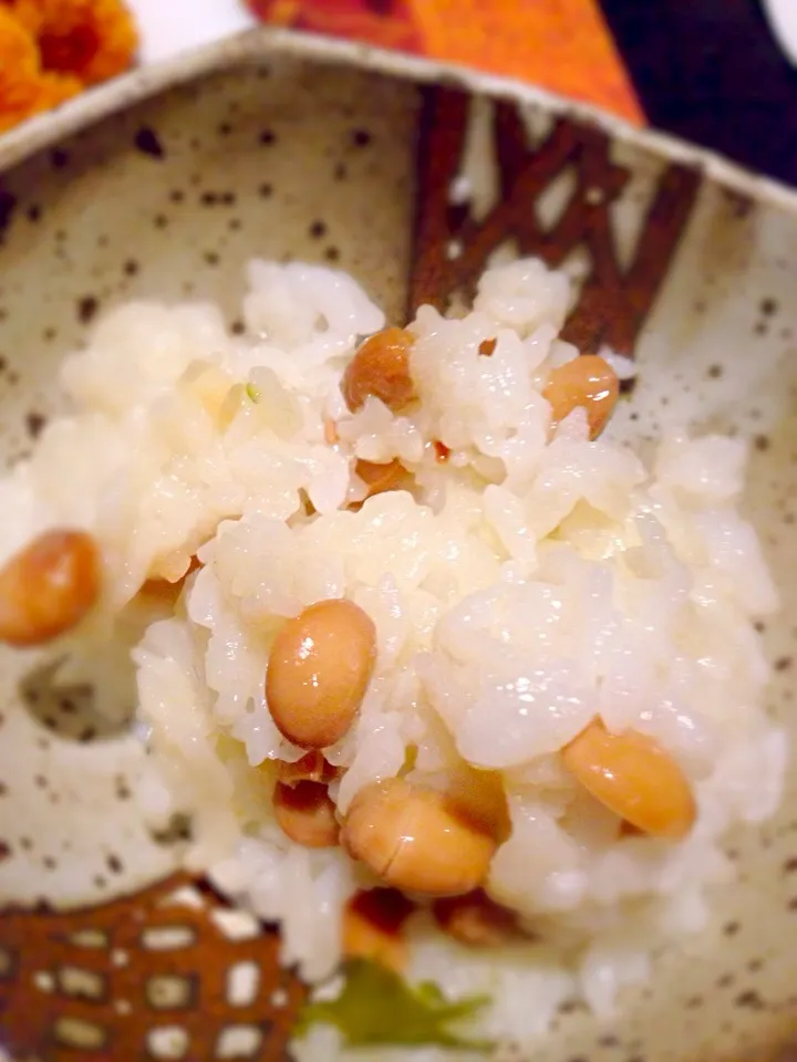 節分のお豆の残りで豆ご飯。手軽で美味しい！けど今日はレンコン団子で満腹で一口だけ|うきさん