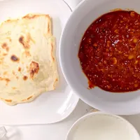 トマト鶏ひき肉＆ひよこ豆カレー、手作りナン|yukari yamamotoさん