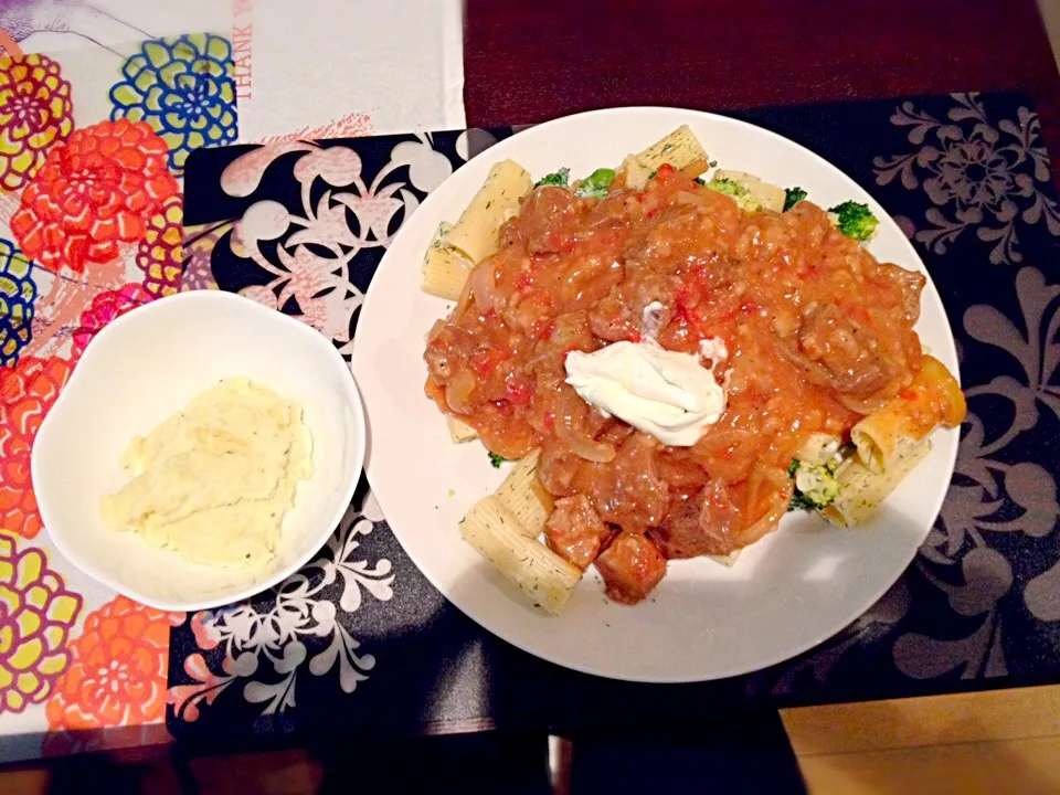 beef stroganoff &mashed potato|이진화さん