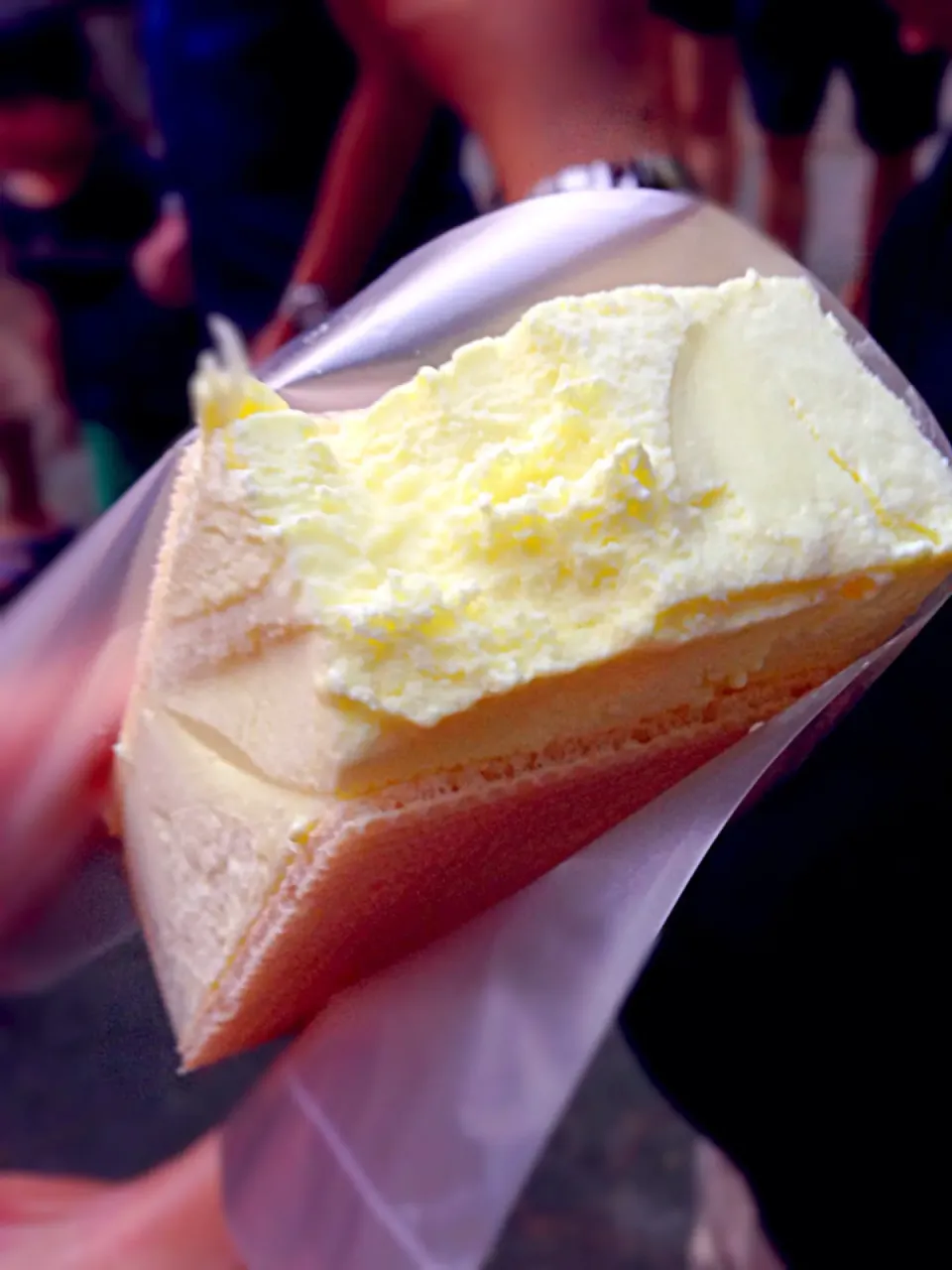 Traditional street ice cream . Durian ice cream sandwiched between 2 thin wafers|coxiella24さん