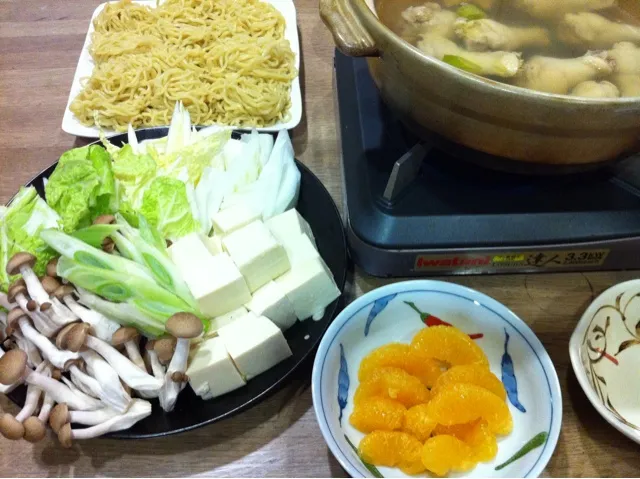 手羽元で水炊き鍋・中華麺・いよかん|まーままさん