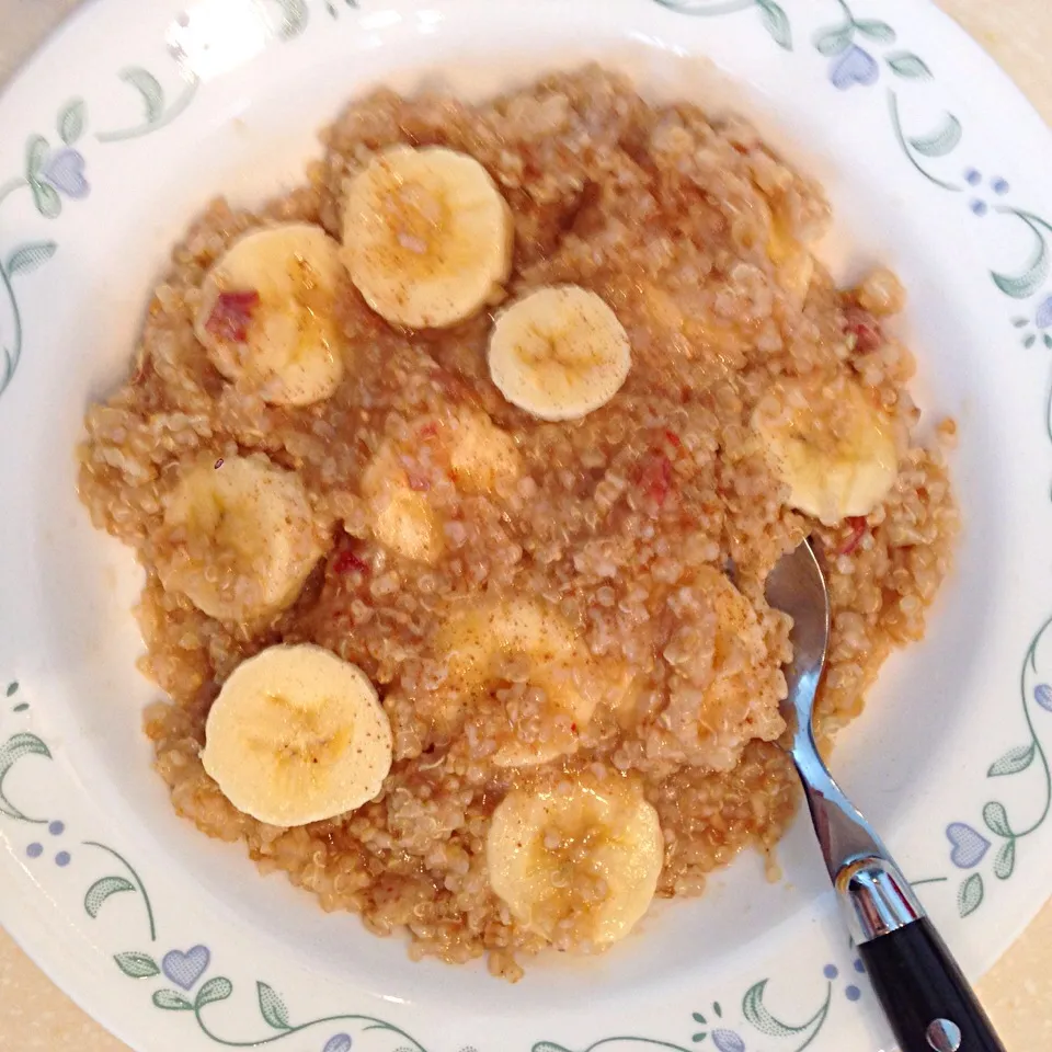 Snapdishの料理写真:Steel cut oatmeal and quinoa with bananas and dates|Martha P.さん