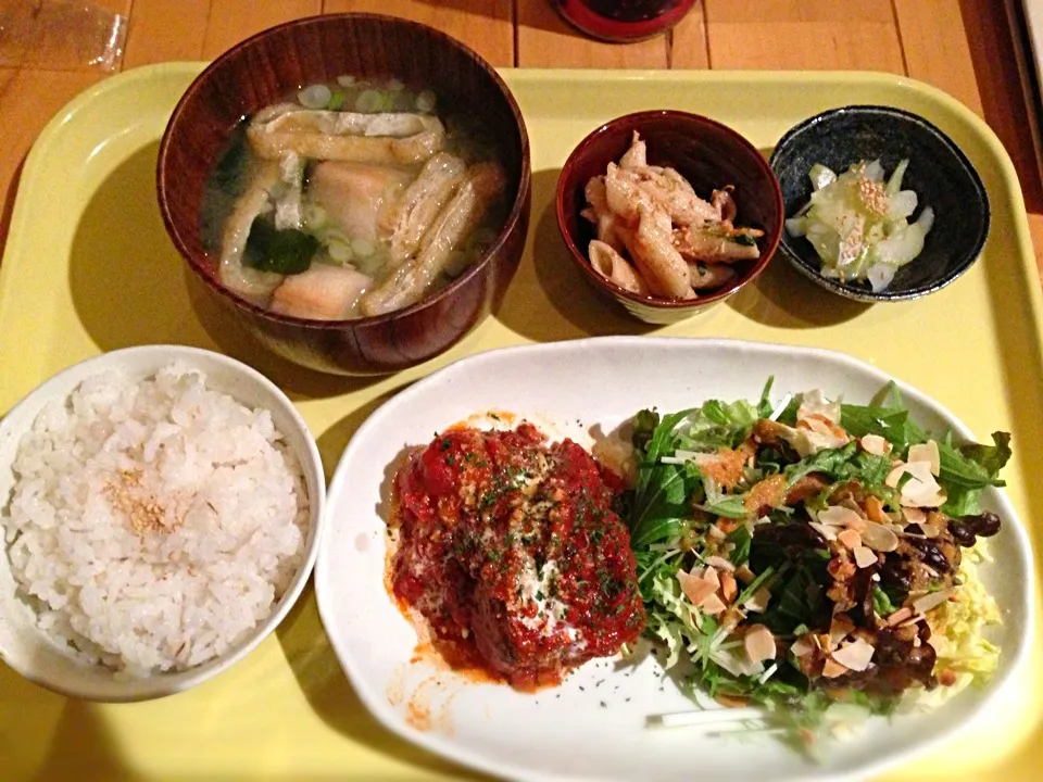 日替り夜ごはん定食🍅牛肉のトマト煮込み🐮|こいちさん