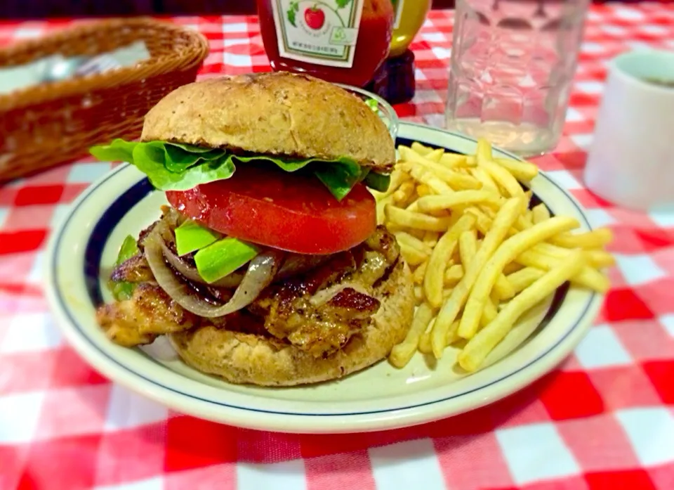 GrilledChicken,Avocado,Tomato,GrilledOnion Burger with Gravy!|ClassicalCoffeeRoaster,co.ltdさん