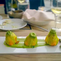 stuffed pumpkin flowers with cheese and spinach sauce|Sonja Ravbarさん