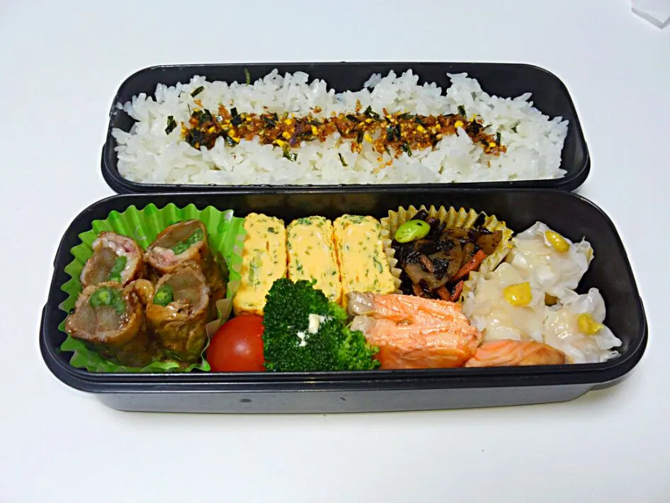 お弁当♬
*ごぼうとインゲンの、肉巻き
*鮭の塩焼き
*たまごやき
*ひじきのにもの
*しゅうまい|Michiko  Arakiさん