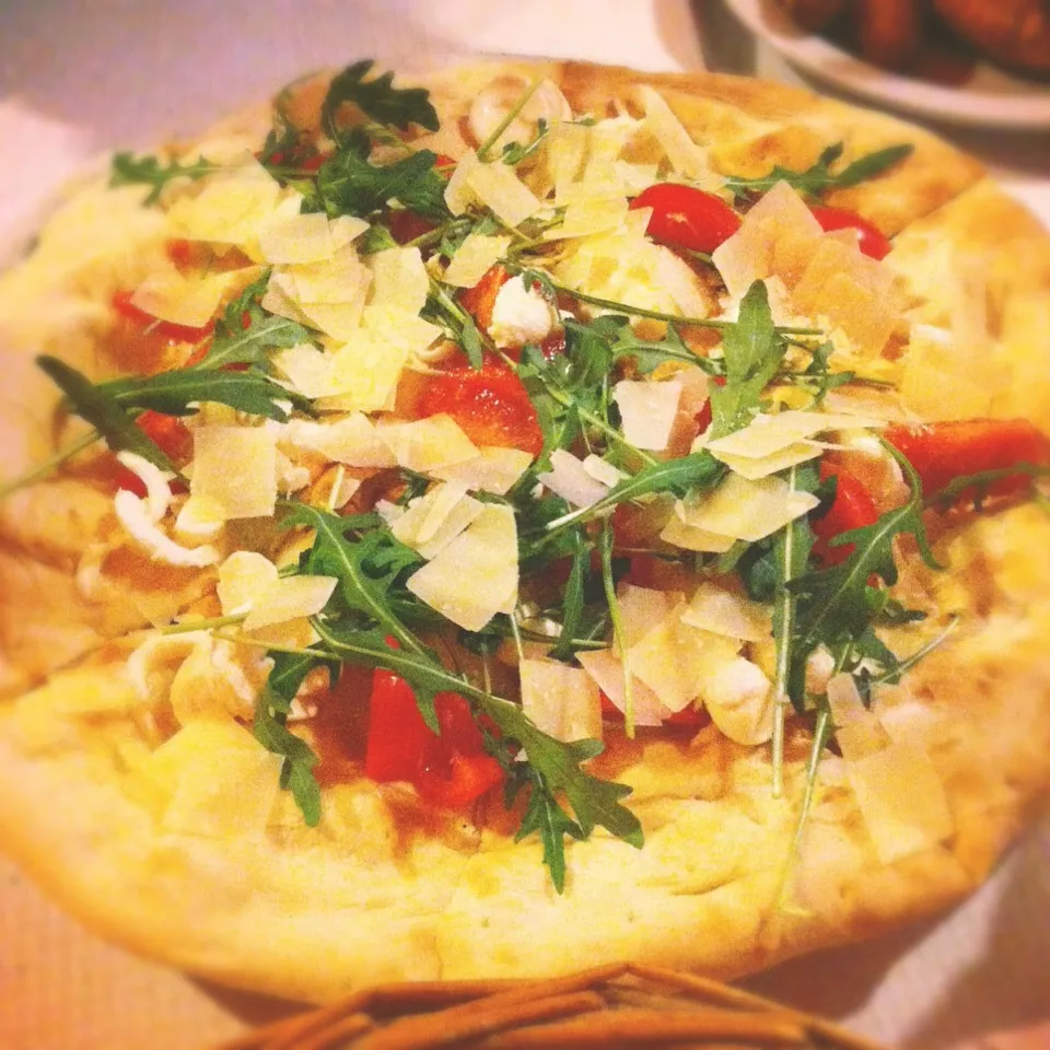 Pizza with rocket, tomato, mozzarella & grana|Stefan Labuschagneさん