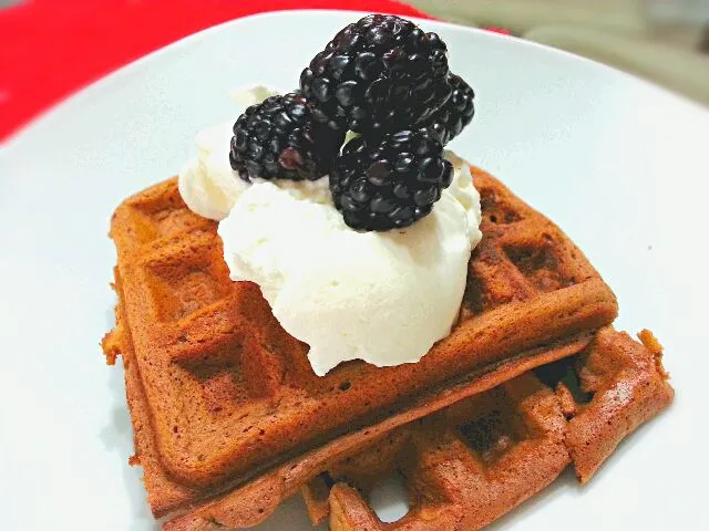 Chocolate Waffles with Fresh Whipped Cream and Blackberries|S Theoさん