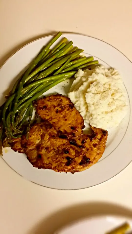 Marinated Boneless Pork, asparagus and mashed potatoes.|Karen Michelleさん