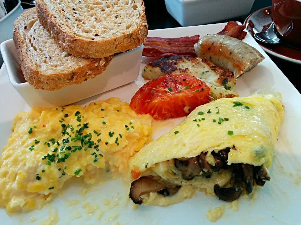 Big Brekkie X Mushroom omlette|Ernさん