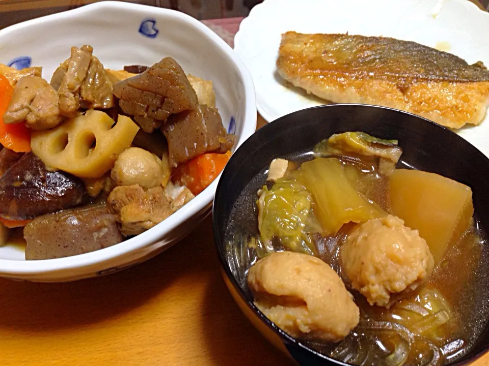 今日の晩御飯☆筑前煮🍚寄せ鍋出汁で海老団子とカブの葛切り🍚鮭のグリル・レモンバター醤油ソース|つついなつさん