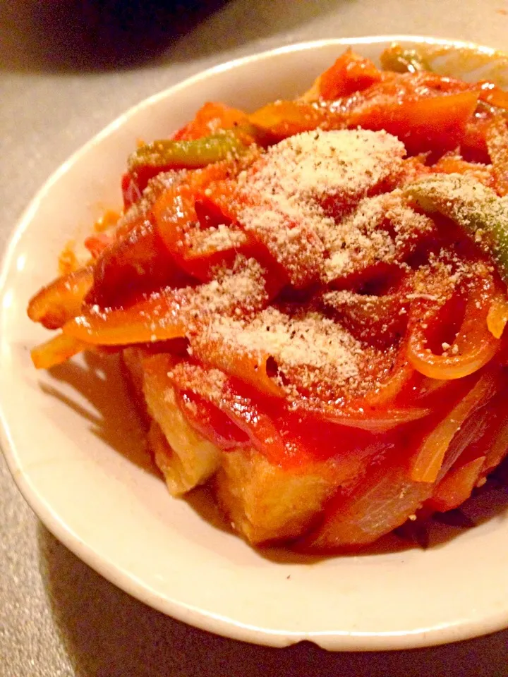 由佳さんのナポリタンソースを厚揚げに掛けて|mari miyabeさん