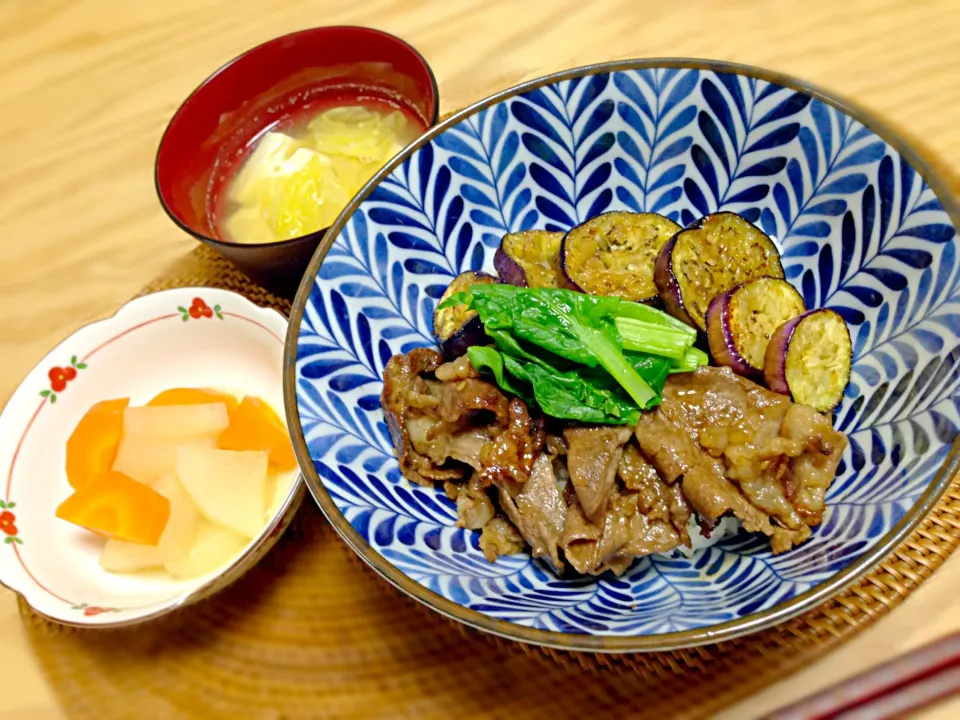 Snapdishの料理写真:やきにく丼☆彡|ゆきぼぅさん