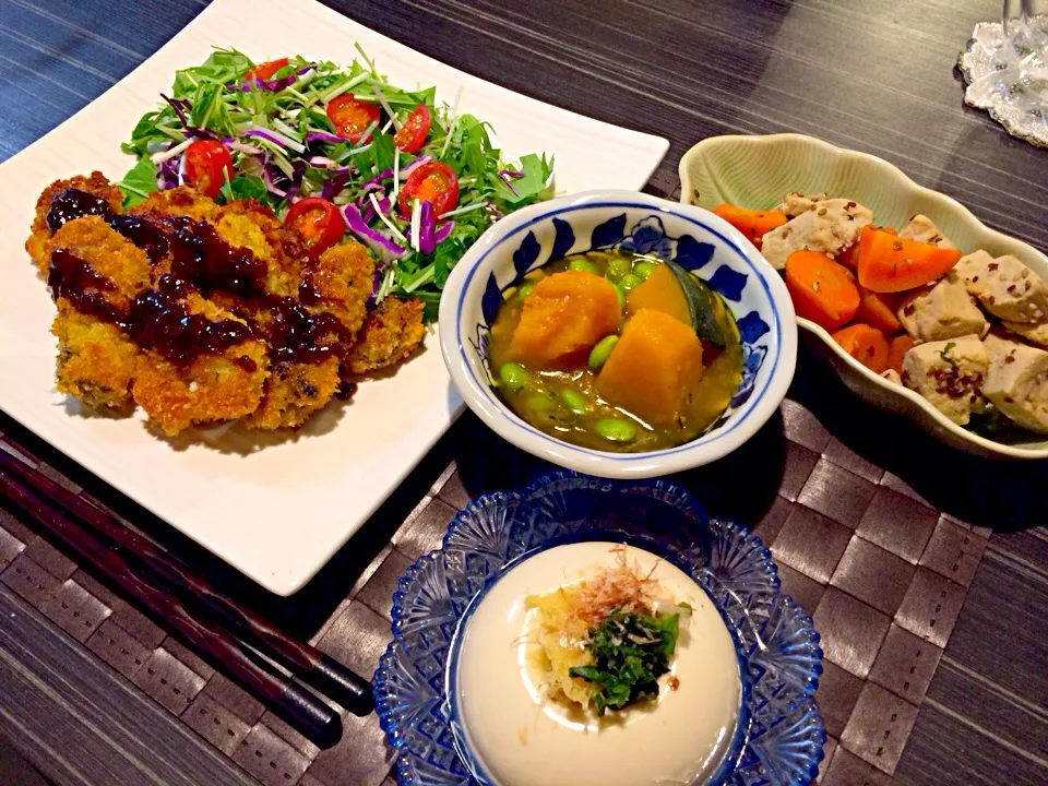 今夜は広島産牡蠣フライ、高野豆腐ごま煮、南瓜と枝豆の甘煮、冷奴です。|かれんさん