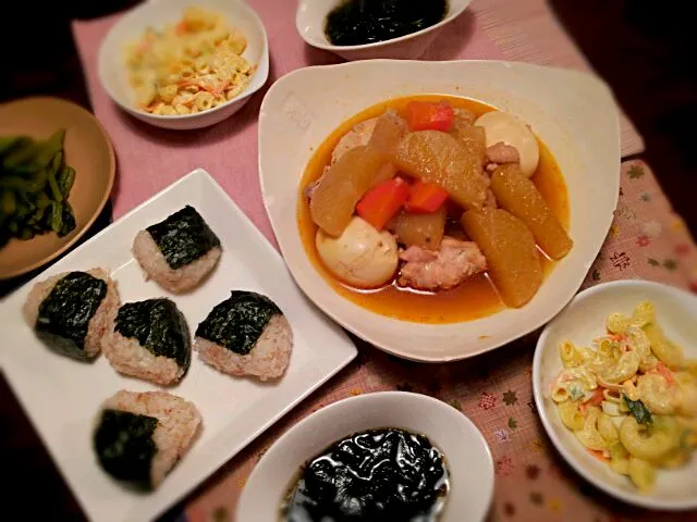 ☆手羽元と大根と卵の豆板醤煮
☆マカロニサラダ
☆もずくわかめの酢の物
☆おかかおにぎり
☆漬け物|りえぞ～さん