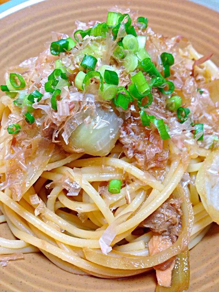 Snapdishの料理写真:ツナと玉ねぎの和風パスタ|Maichunさん