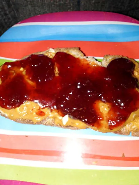 Open face pb and strawberry jam sandwich.|Polly Gelfusoさん