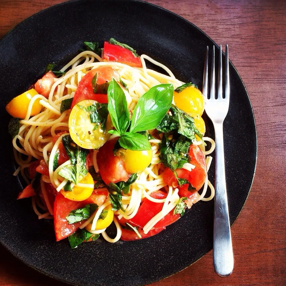 Breakfast of pasta in tomato トマトのパスタの朝ごはん|AYANOさん