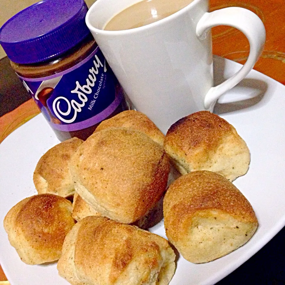 Malunggay Pandesal & Coffee for Merienda! Sarap sa maulang panahon! (Yung totoo Merienda o Almusal!)|iamfem05さん