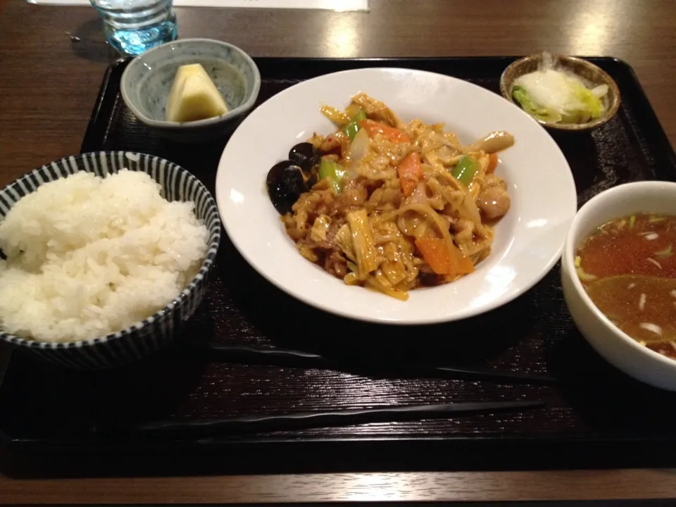 肉・湯葉のうま辛炒め定食|おっちさん