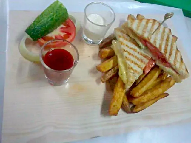 Pinoy Food: Clubhouse  Sandwich|Dan Alfred Garcia Madriagaさん