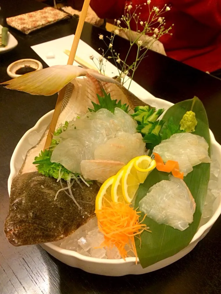 Japanese "Sashimi" live fish!|Iku Sさん