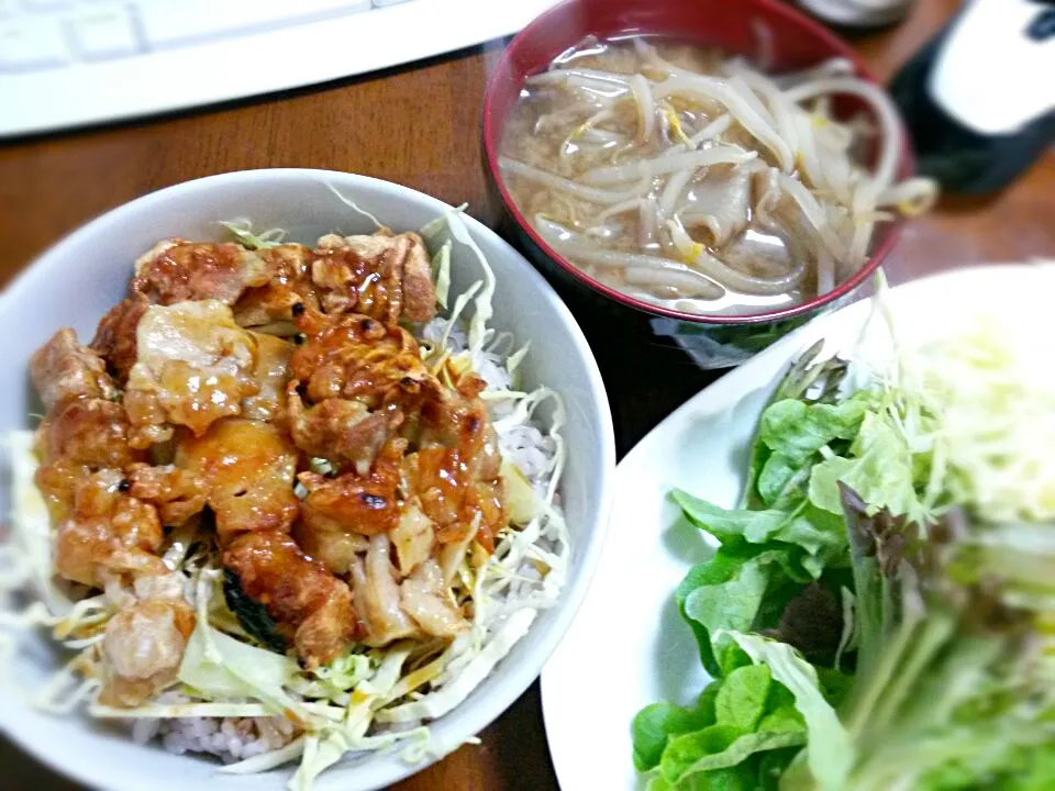 焼き鳥丼、モヤシと舞茸の味噌汁|Tsugumi Saitoさん