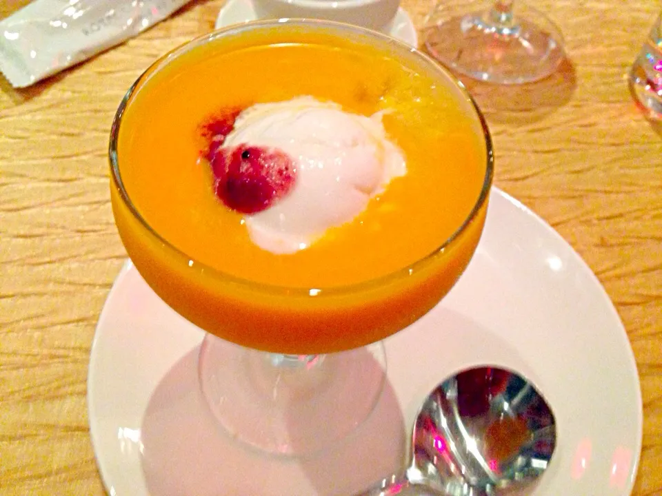 Chilled pumpkin mousse with bird nest and black glutinous rice|sgさん