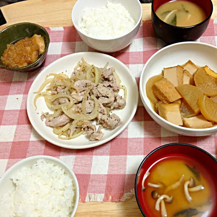 豚肉と玉ねぎの塩にんにく炒め、大根と厚揚げの煮物|あめりさん