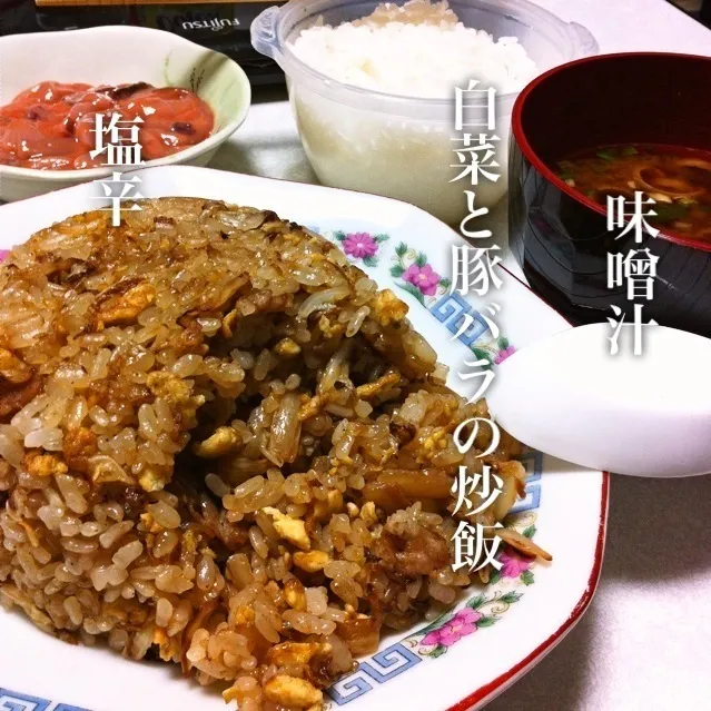 Snapdishの料理写真:140211-白菜と豚バラの炒飯/味噌汁/塩辛/ご飯 ¥290 #夕食 #自炊|dune725さん