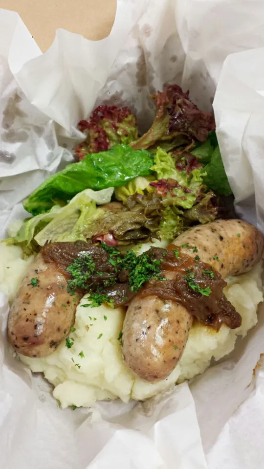 pork sausages with caramelized onions n mashed potato|genさん