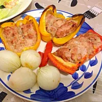 Snapdishの料理写真:Grilled spring onions and capsicum cups|Yokoさん