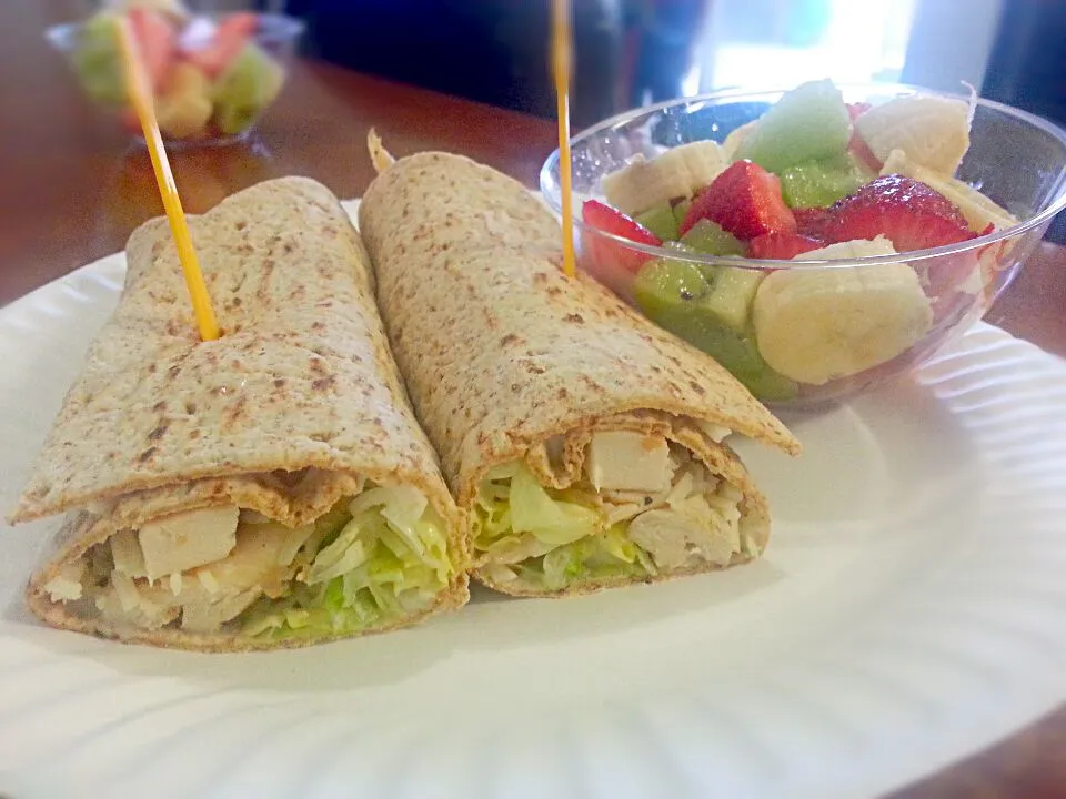 chicken Caesar wrap w/fruit|♡♥LoPeZ♥♡さん