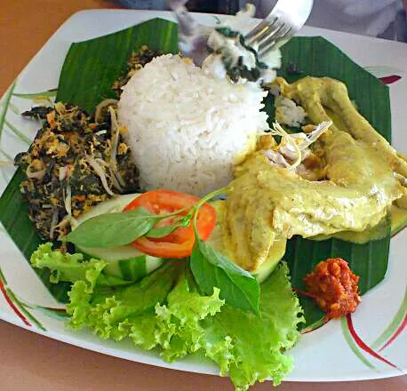 nasi ayam lodoh kuning urap-urap|nawangsuciさん