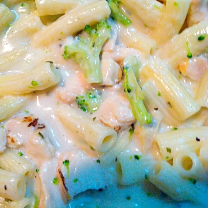 Chicken and broccoli Alfredo|Jaime Lintさん