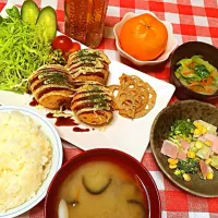 ＊サーモンコロッケのたこ焼き風＊ブロッコリーとハムのマヨ和え＊白菜と人参の塩おひたし＊ご飯＊茄子のお味噌汁＊みかん＊|いちかちゃんママさん