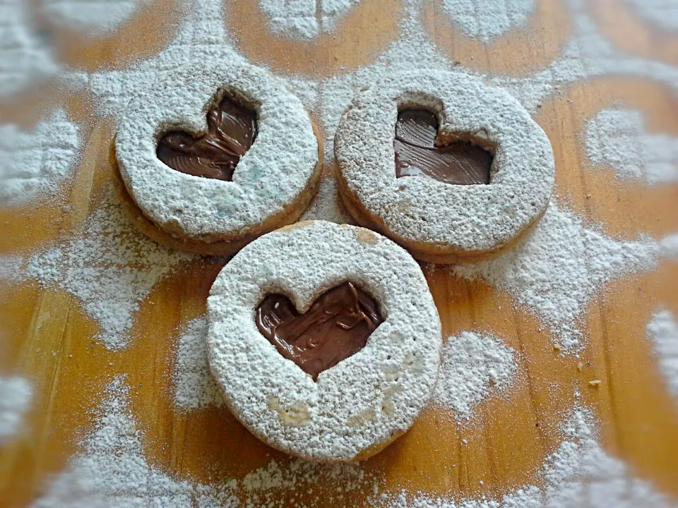 Hazelnut linzer cookies|Fe's kitchenさん