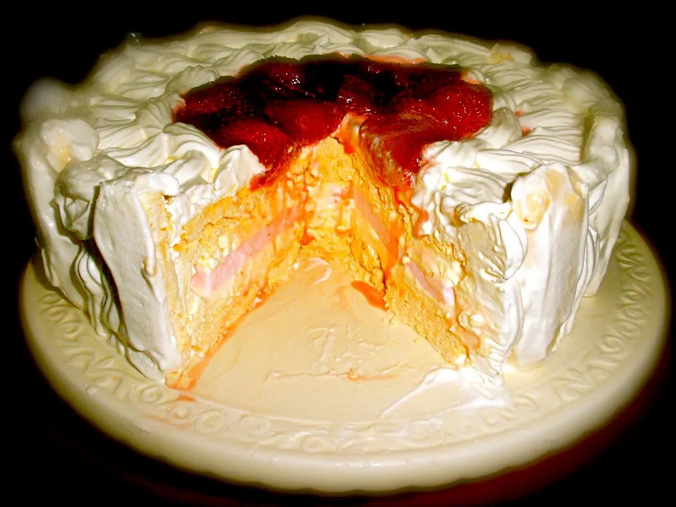 Snapdishの料理写真:Fraise Vacherin|ダイアナさん