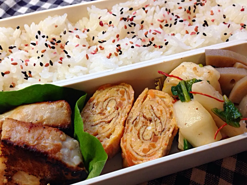 Snapdishの料理写真:２月１２日のお弁当                      さちこ(さがねっち)さんの料理 小カブのペペロンサラダ|azukiさん